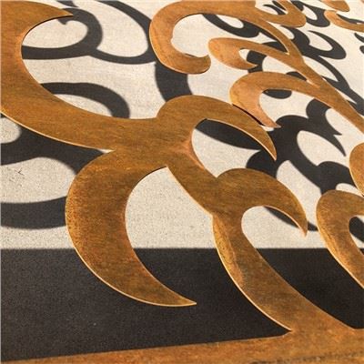 מסך מתכת דקורטיבי לגינה