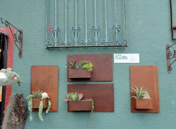 Distinctive Rusty Color Metal Hanging Flower Pots