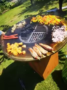 גריל פחמים גדול מפלדת קורטן
